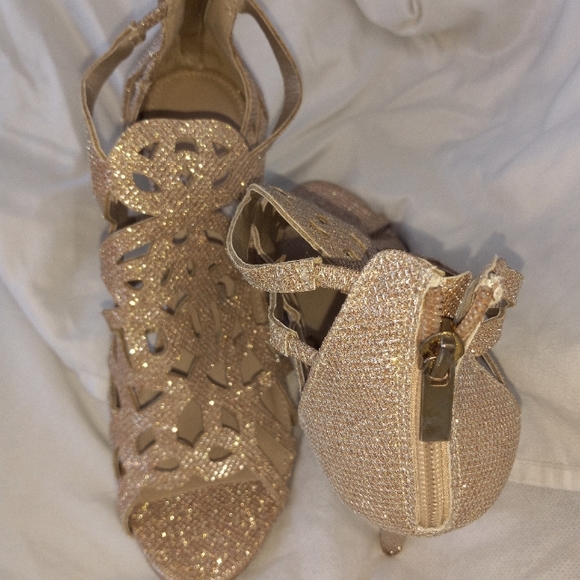 Madeline Stuart High Heel Open Toe Cutout Gold Sz 8 Rhinestones preowned. - Picture 4 of 6